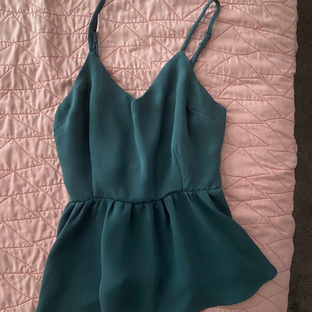 Cropped green shirt